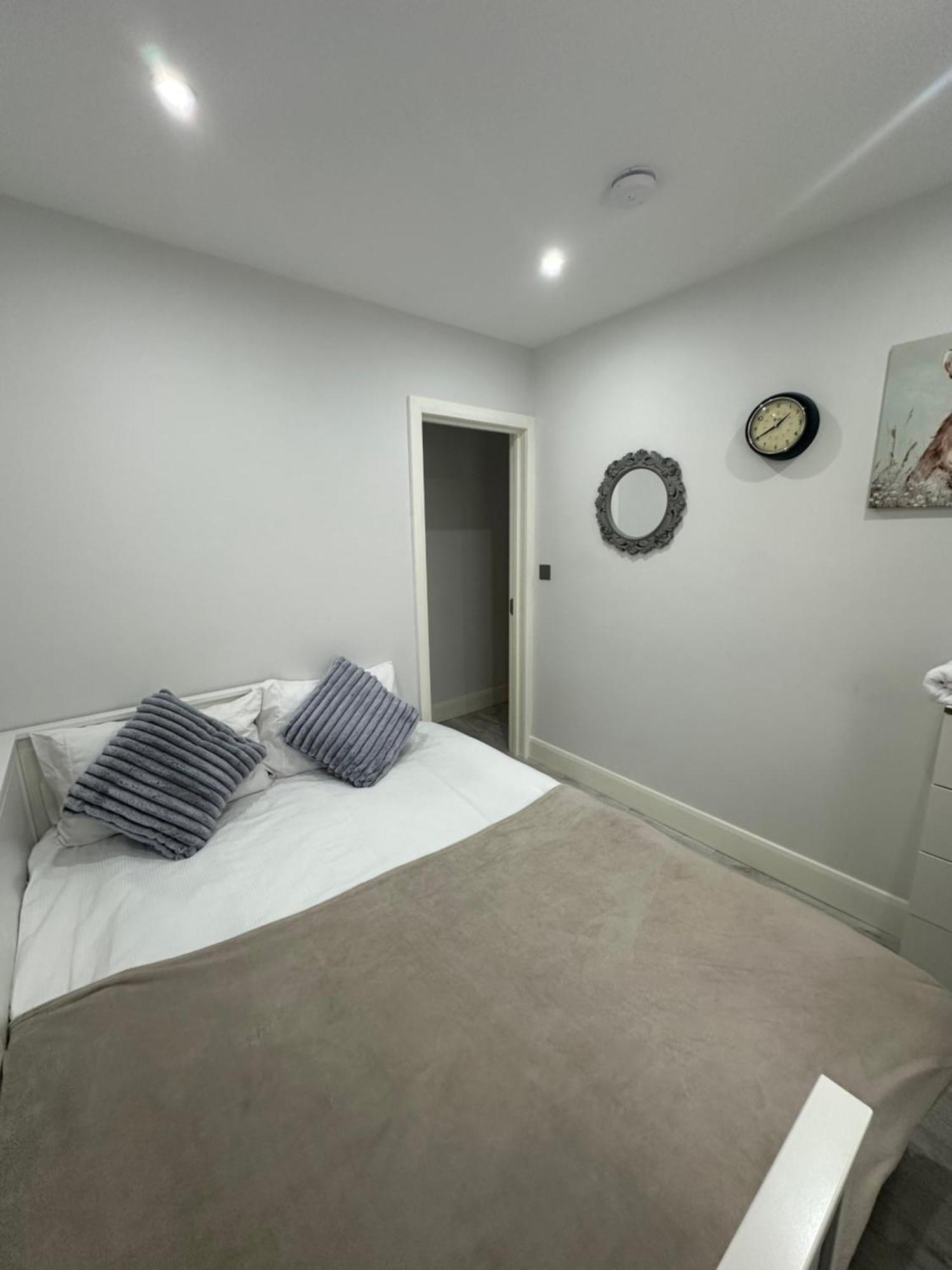 Luxury House Apartment Greenford  Luaran gambar