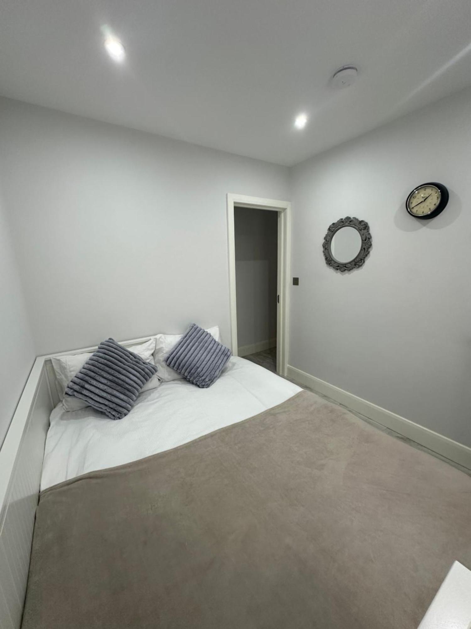 Luxury House Apartment Greenford  Luaran gambar